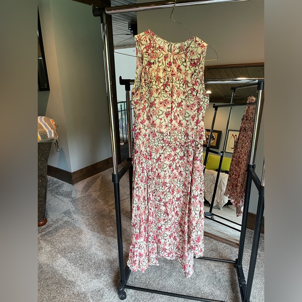 Beautiful flowy design and color